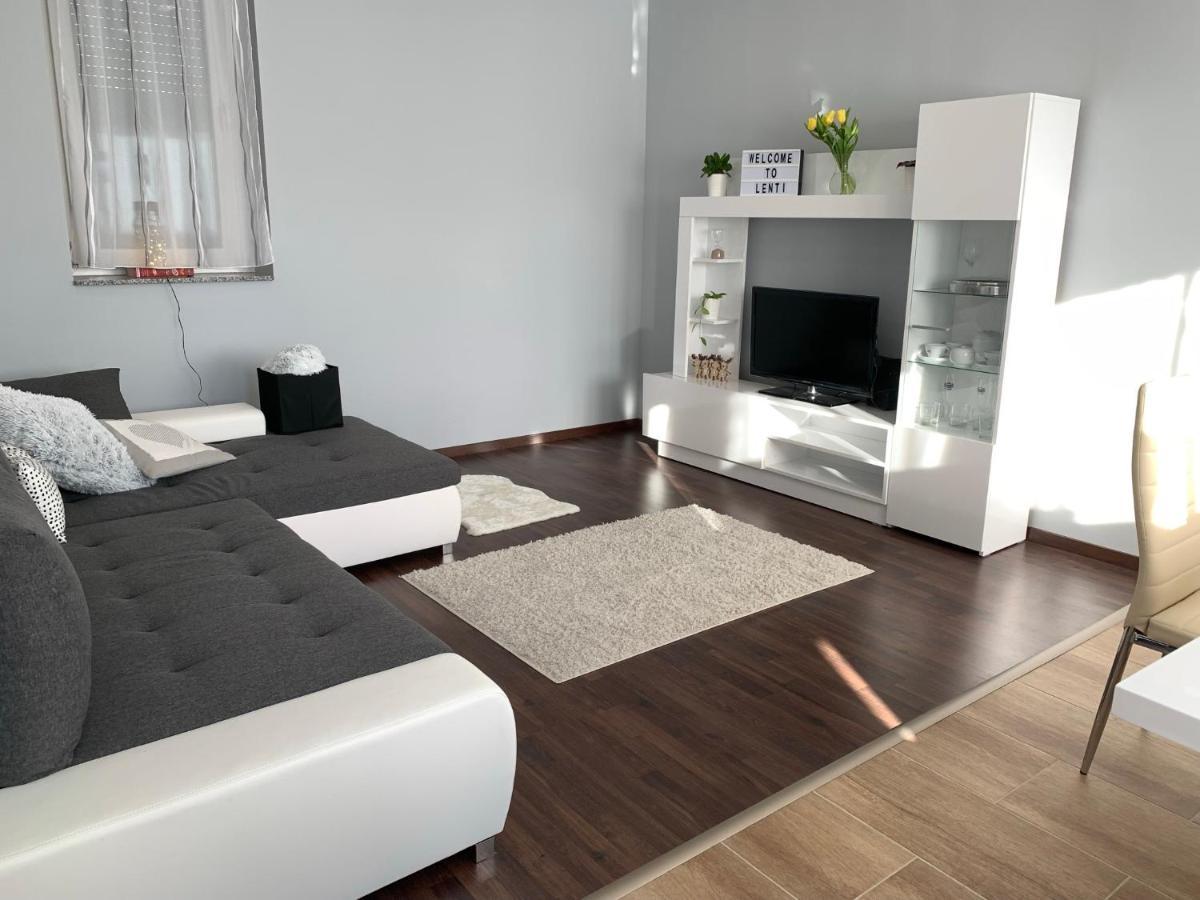 Modern Two Bedroom Flat With Balcony لينتي المظهر الخارجي الصورة