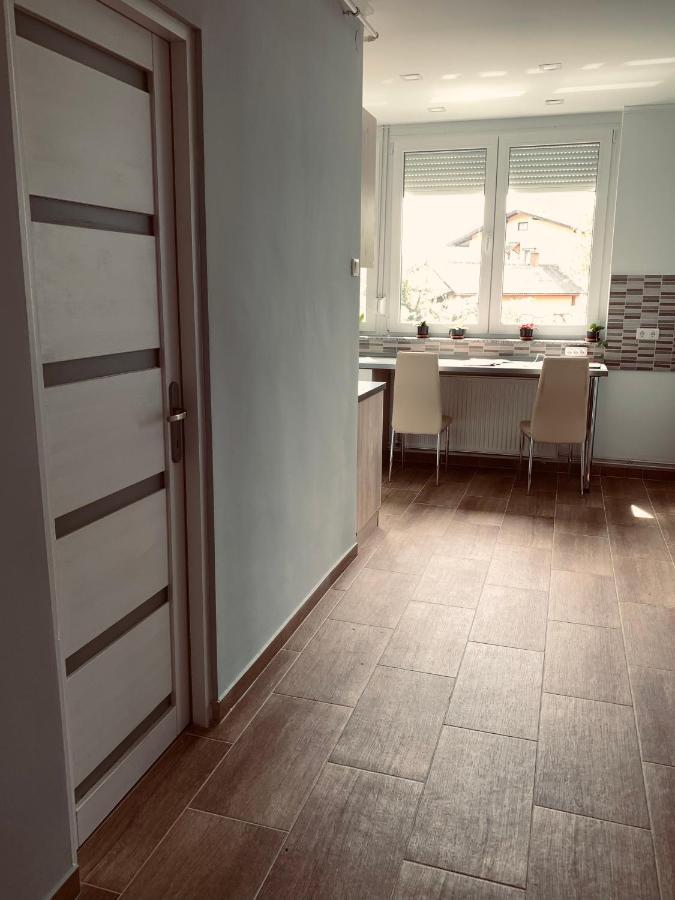 Modern Two Bedroom Flat With Balcony لينتي المظهر الخارجي الصورة