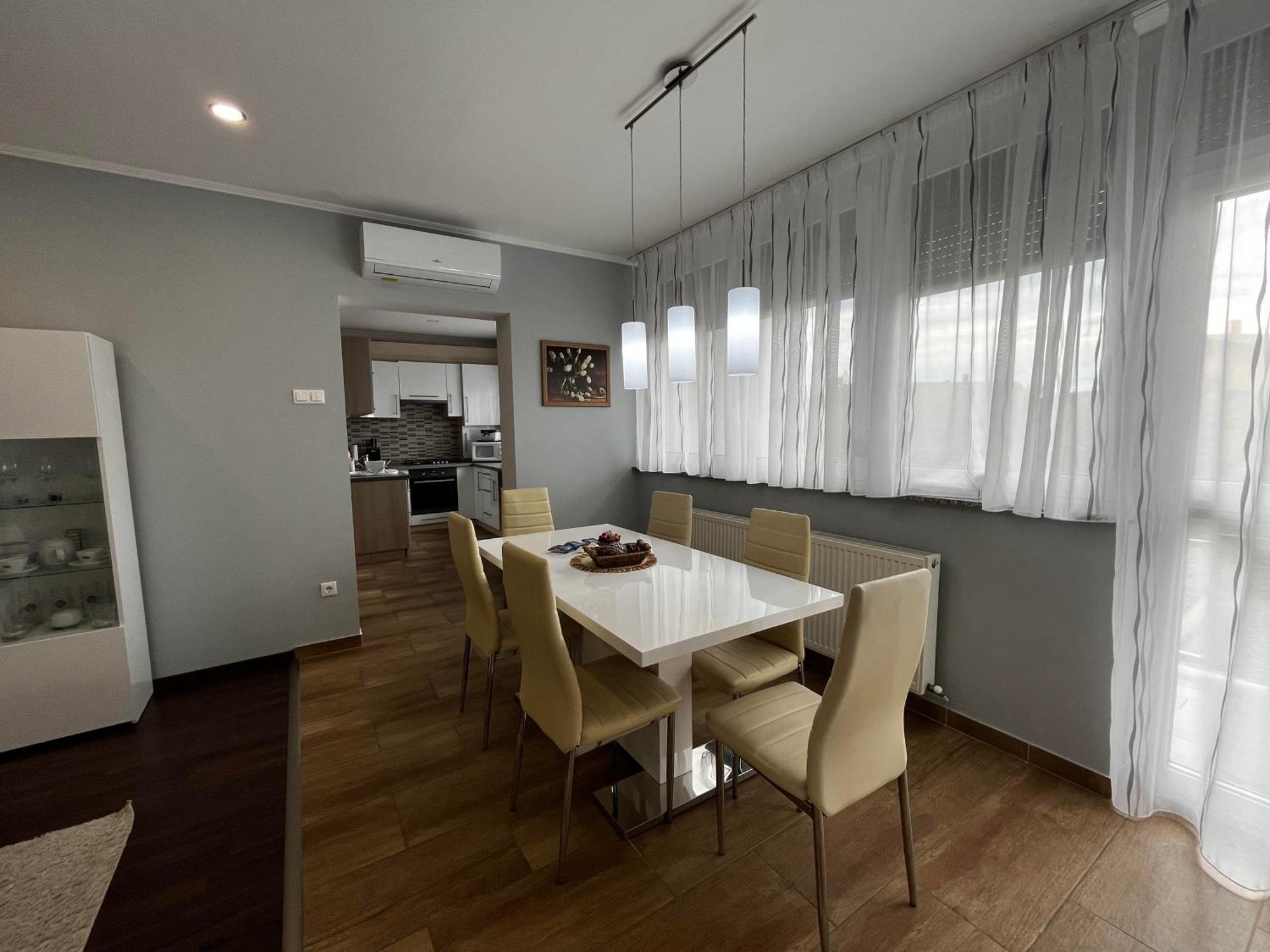 Modern Two Bedroom Flat With Balcony لينتي المظهر الخارجي الصورة